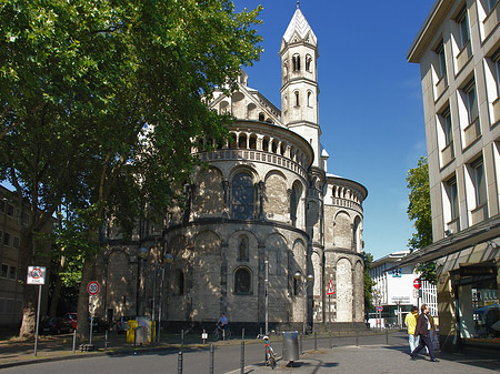 Seitentürme und Westturm der St Aposteln Foto 