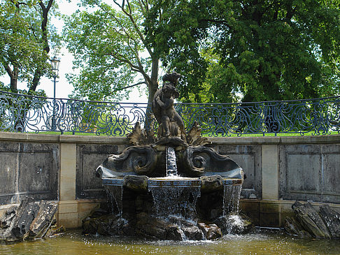 Delphinbrunnen