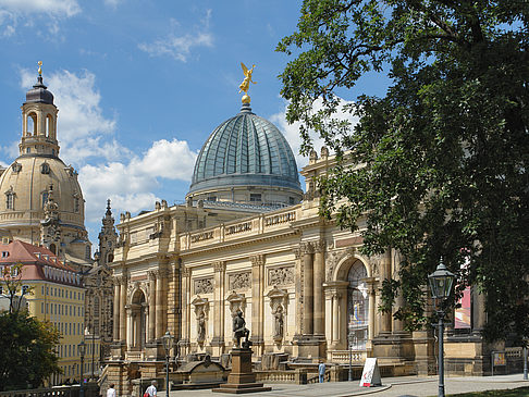 Frauenkirche und Kunstakademie Foto 