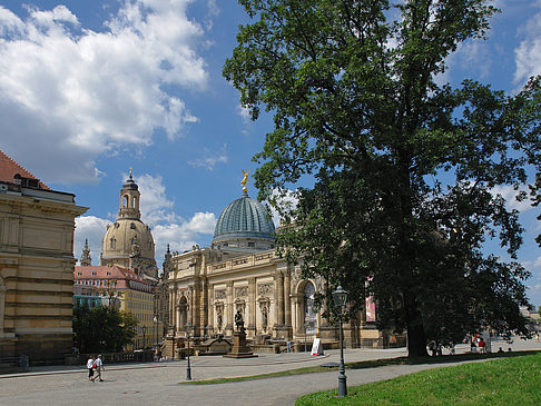 Frauenkirche und Kunstakademie