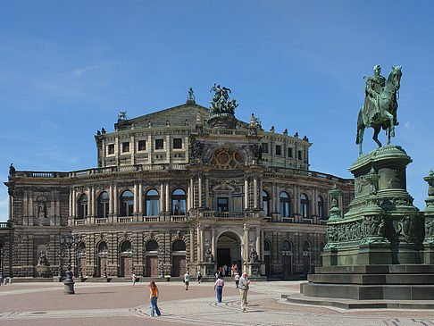 Fotos König-Johann-Statue mit Semperoper | Dresden