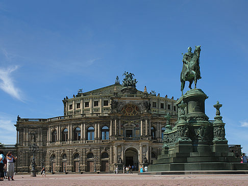 Fotos König-Johann-Statue mit Semperoper | Dresden