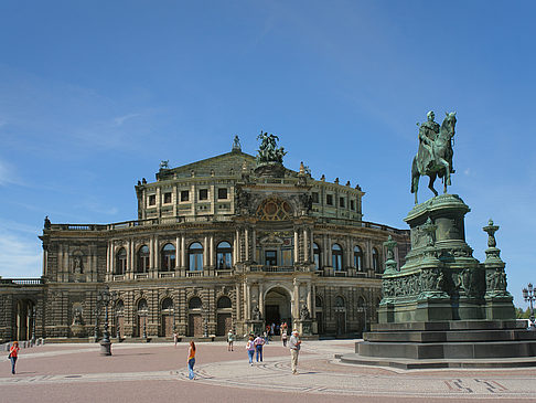 Foto König-Johann-Statue mit Semperoper - Dresden