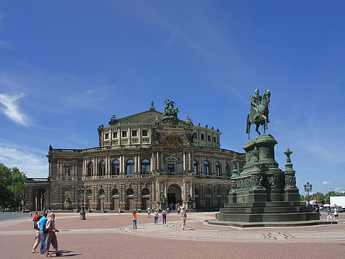 Foto König-Johann-Statue mit Semperoper - Dresden