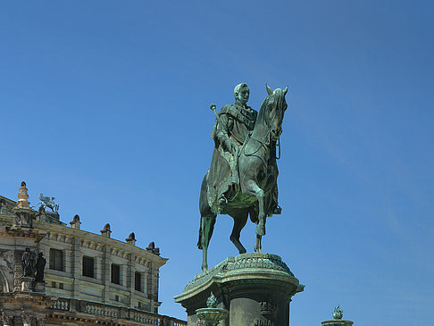 Fotos König-Johann-Statue