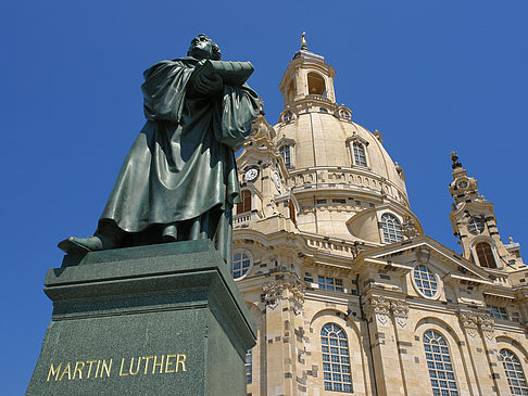 Lutherdenkmal vor der Frauenkirche Foto 