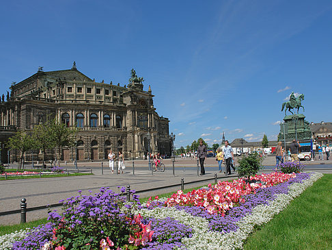 Fotos Semperoper mit Blumen | Dresden