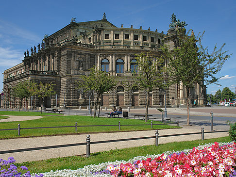 Fotos Semperoper mit Blumen