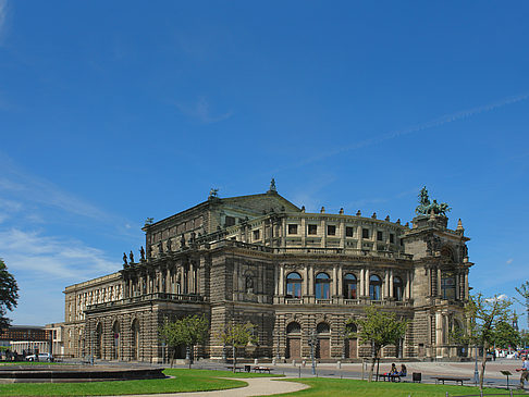 Fotos Semperoper mit Springbrunnen | Dresden