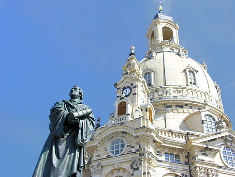 Martin Luther Denkmal an der Frauenkirche Foto 