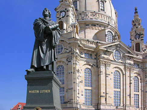 Martin Luther Denkmal an der Frauenkirche Foto 