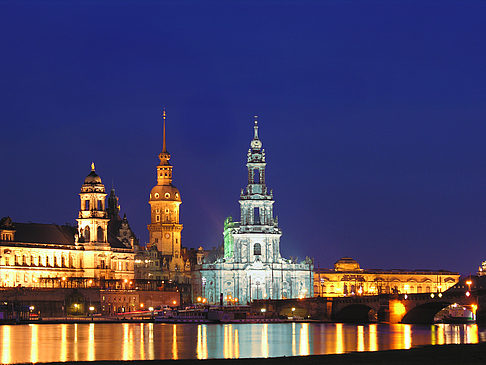 Fotos Hofkirche bei Nacht