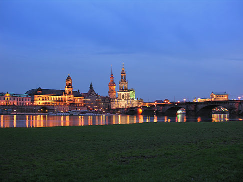 Hofkirche bei Nacht Foto 