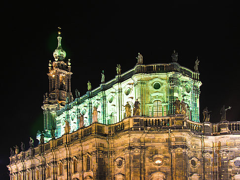 Hofkirche bei Nacht Fotos